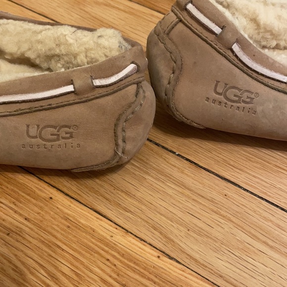 UGG Women’s Slippers/ Moccasins - Size 7 - Picture 2 of 9